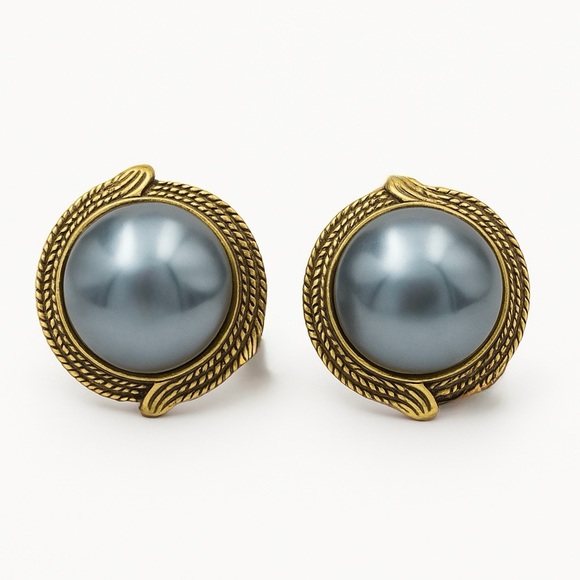 Zara Jewelry - ⚜️ Elegant Silver Clip-on Earrings With Grey Pearl 💫